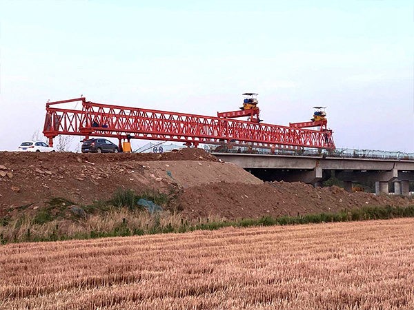 陝西榆林(lín)架橋機廠家講解鐵路架橋機如何掉頭